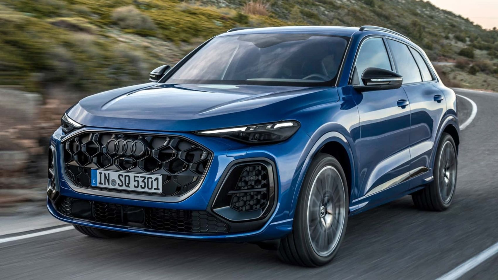 Vista del interior del Audi SQ5, con detalles en cuero y tecnología avanzada.