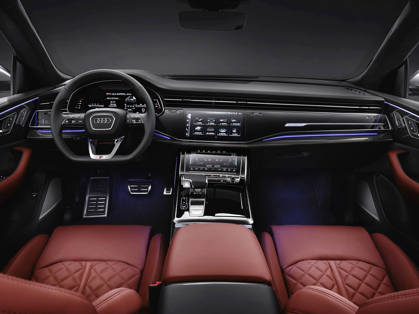 Interior del Audi SQ8 con asientos de cuero y acabados premium.
