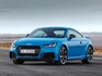 Vista dinámica del Audi TT Coupé en color azul, destacando su diseño deportivo. Vista dinámica del Audi TT Coupé en color azul, destacando su diseño deportivo.
