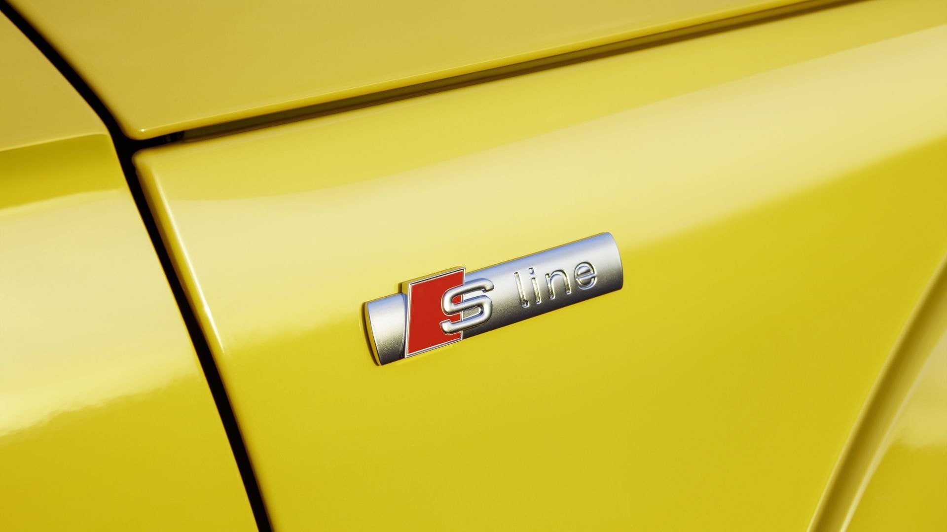 Insignia S line que denota una configuración más deportiva del Audi TT.