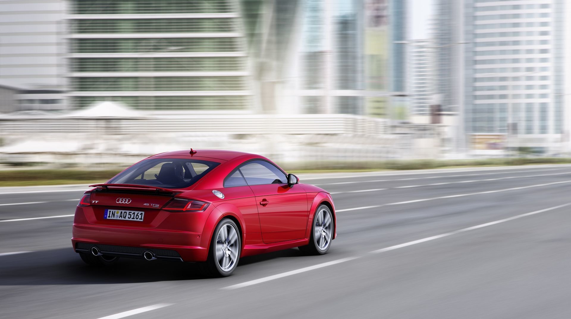Perspectiva de la parte trasera del Audi TT que muestra su distinguido diseño.