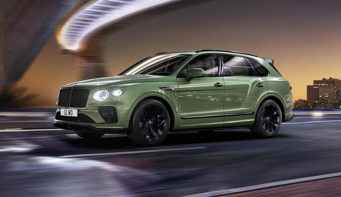Perfil lateral del Bentley Bentayga mostrando su diseño robusto y lujo característico. Perfil lateral del Bentley Bentayga mostrando su diseño robusto y lujo característico.