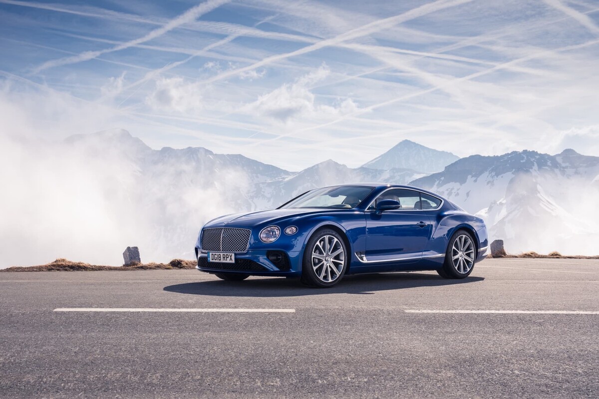 Velocidad y refinamiento, el Continental GT capturado en el esplendor alpino. Velocidad y refinamiento, el Continental GT capturado en el esplendor alpino.