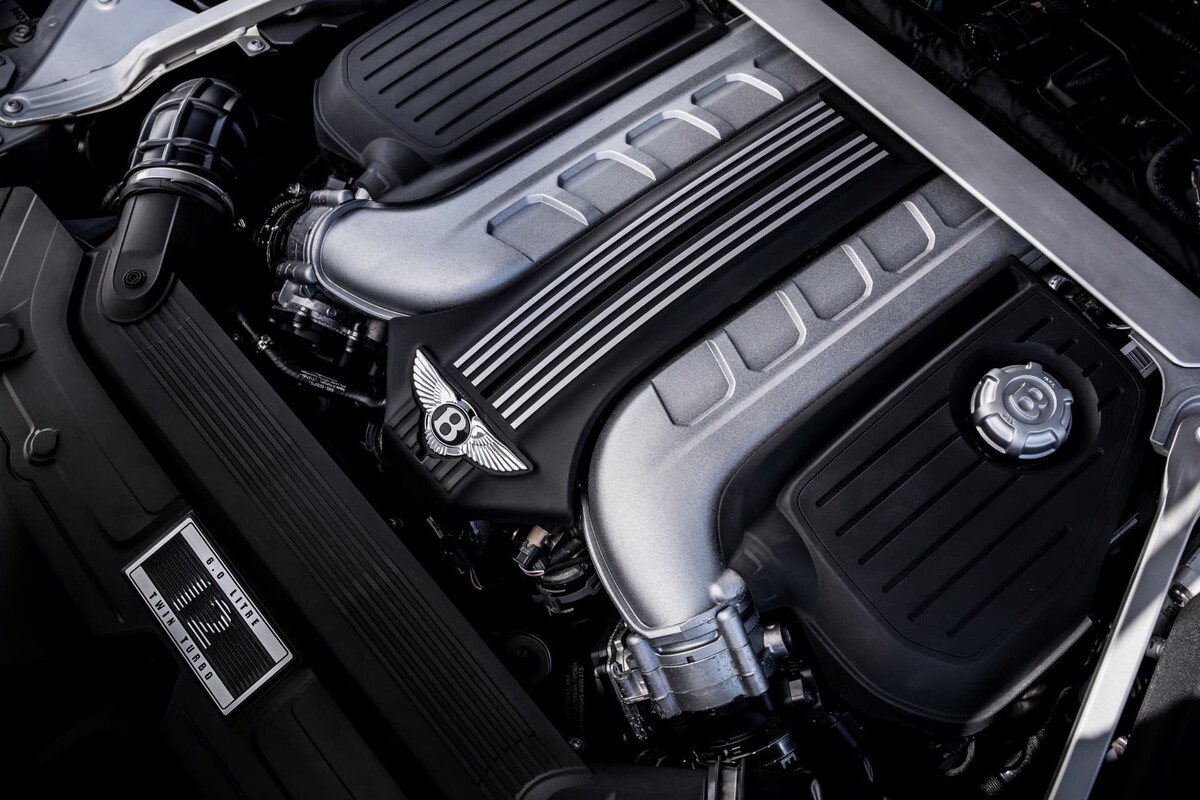 Motor W12 del Bentley Continental GT, sinónimo de potencia y refinamiento. Motor W12 del Bentley Continental GT, sinónimo de potencia y refinamiento.