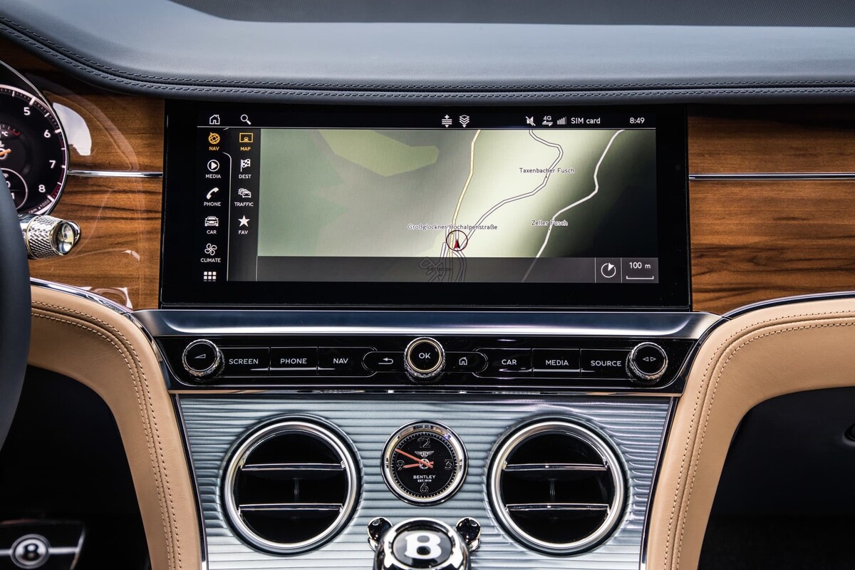 Sistema de navegación con pantalla táctil en el salpicadero del Continental GT. Sistema de navegación con pantalla táctil en el salpicadero del Continental GT.