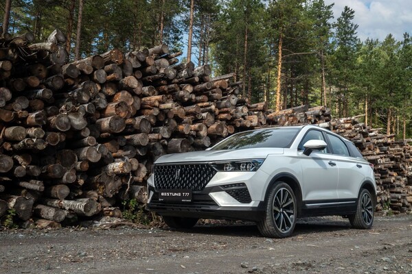 Captura la esencia del terreno con el T77 en un entorno natural. Captura la esencia del terreno con el T77 en un entorno natural.