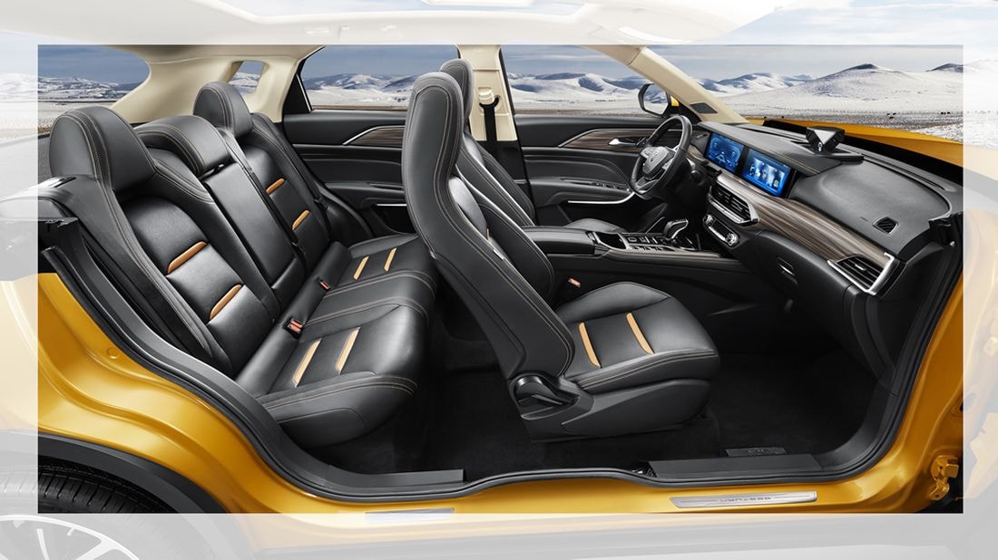 Detalle del volante del Bestune T77, combinando funcionalidad y estilo.