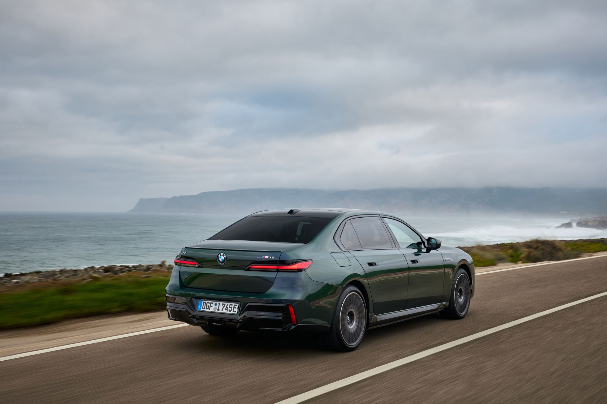 Vista del sofisticado panel de instrumentos, conectividad avanzada.