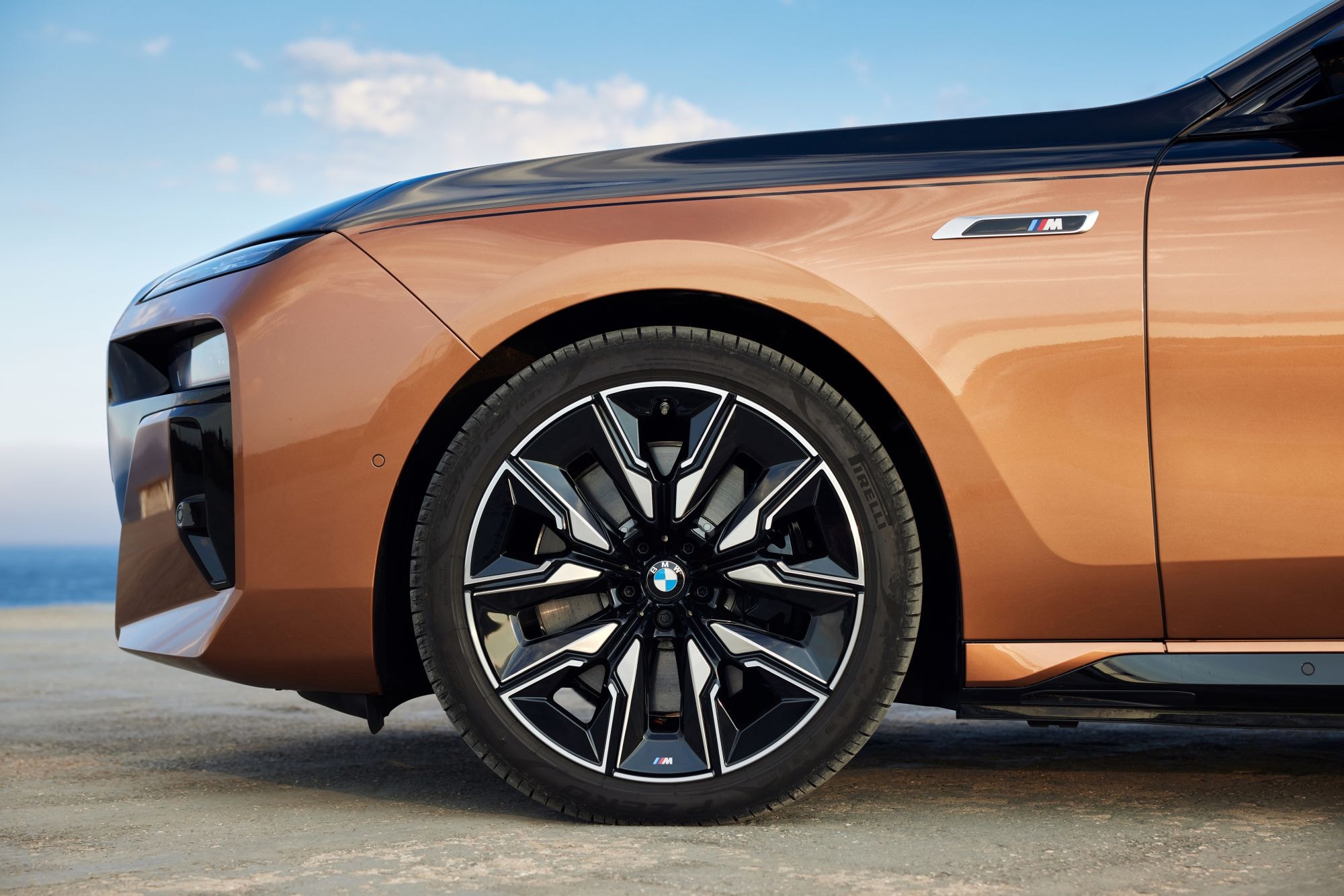 Interior del BMW i7, donde la tecnología y el lujo se combinan.