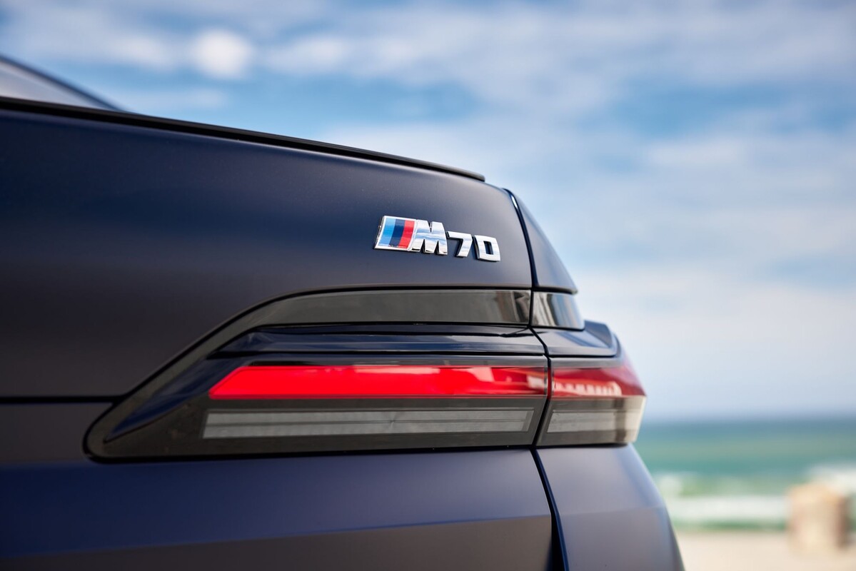 Interior destacando la pantalla de entretenimiento posterior. Interior destacando la pantalla de entretenimiento posterior.