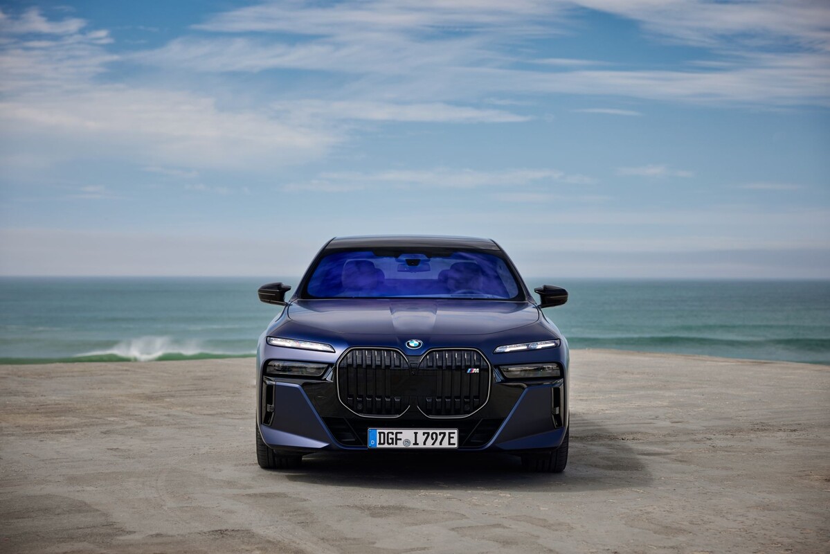 Maletero del BMW i7, ofreciendo amplio espacio de carga. Maletero del BMW i7, ofreciendo amplio espacio de carga.