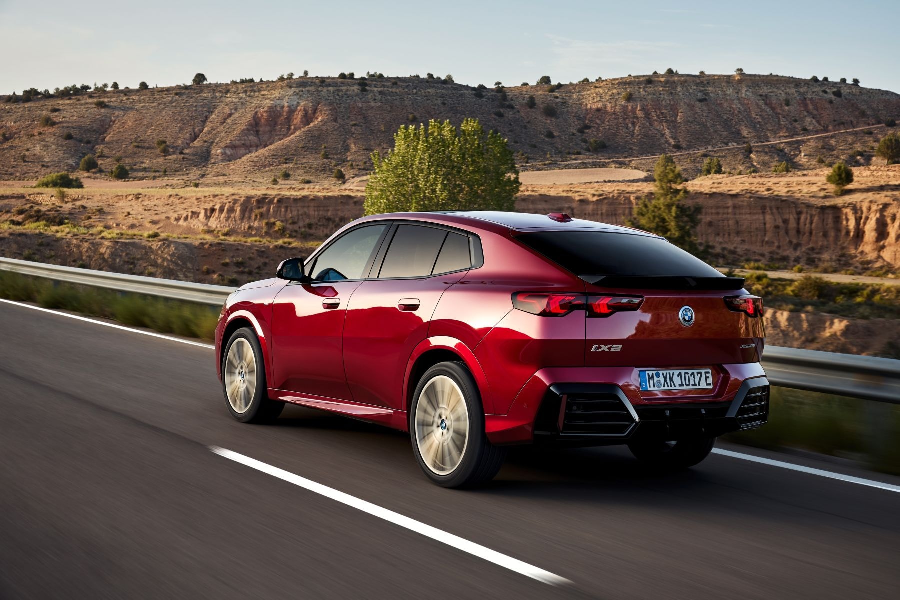 Asientos traseros con gran espacio y confort, ideales para viajes largos.