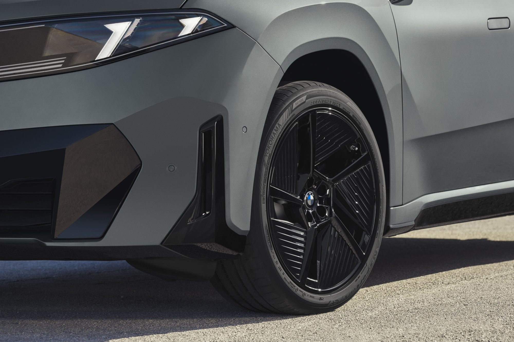 BMW iX4