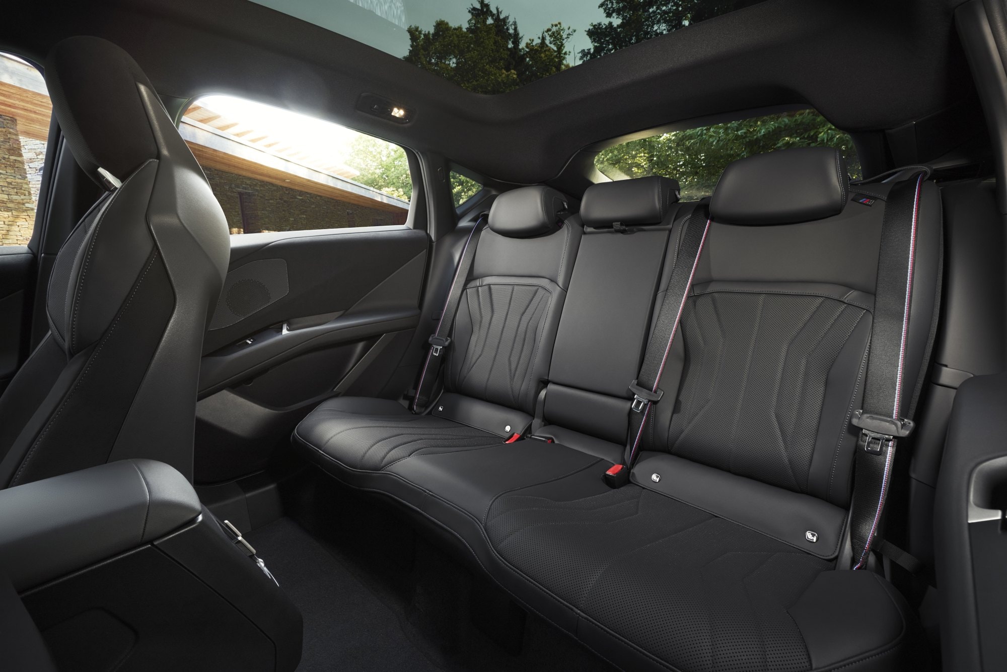BMW iX4