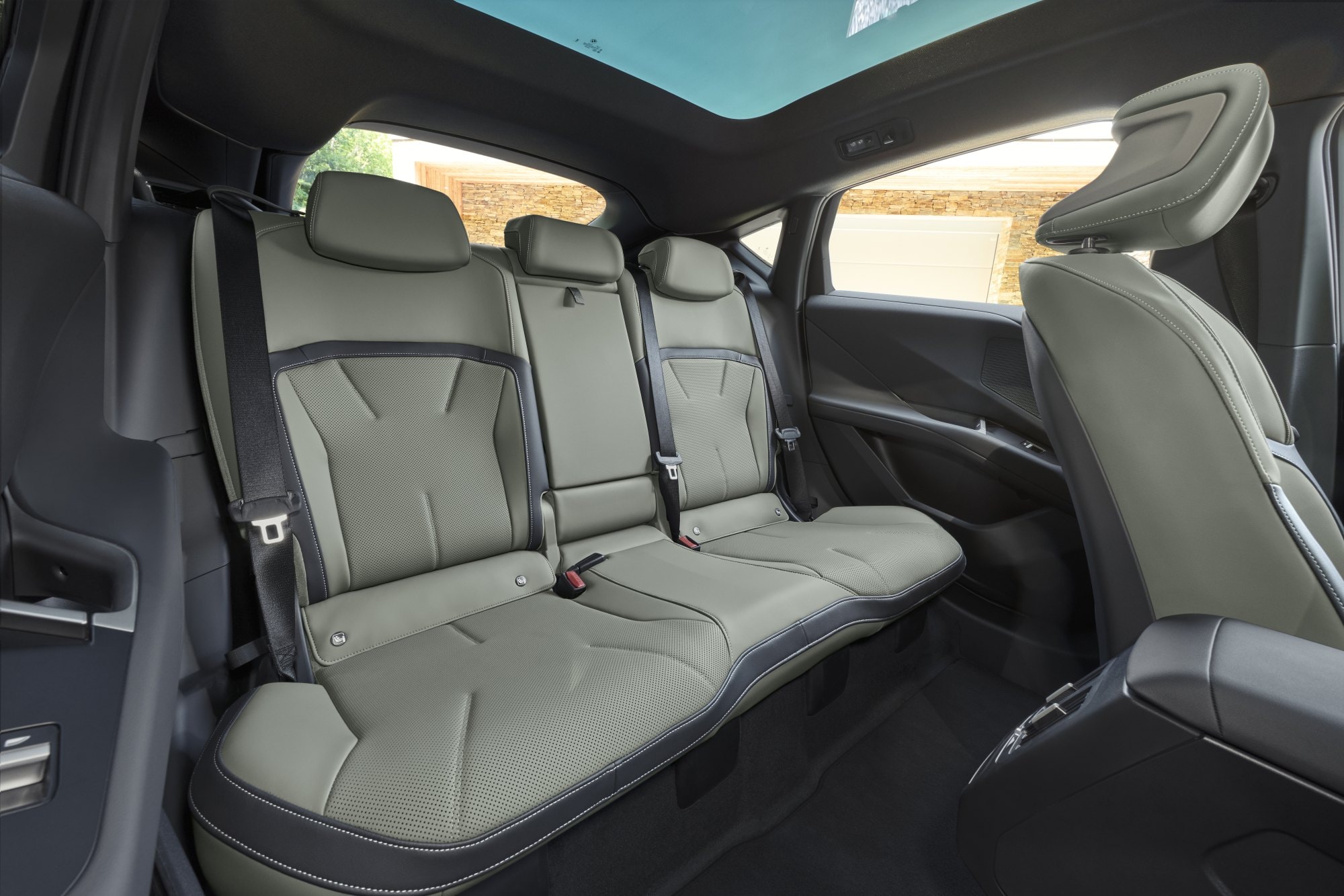BMW iX4