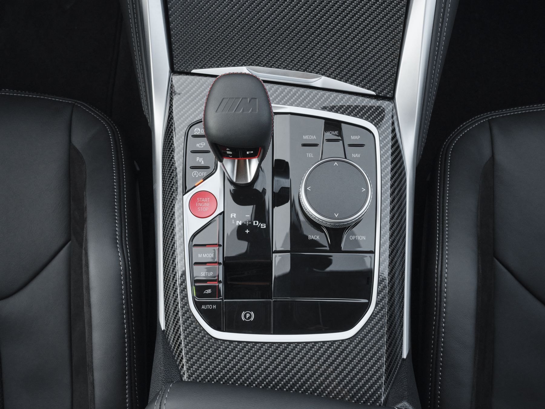 Puerta del BMW M3, mostrando la calidad de los materiales.