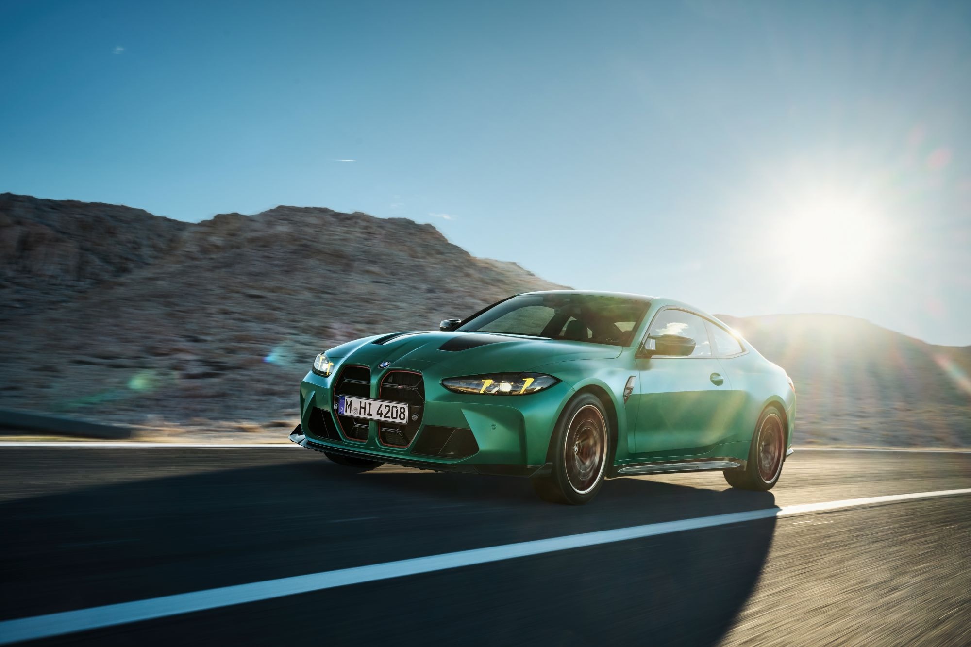 El BMW M4 Coupé presenta un diseño esculpido que destaca su carácter deportivo.