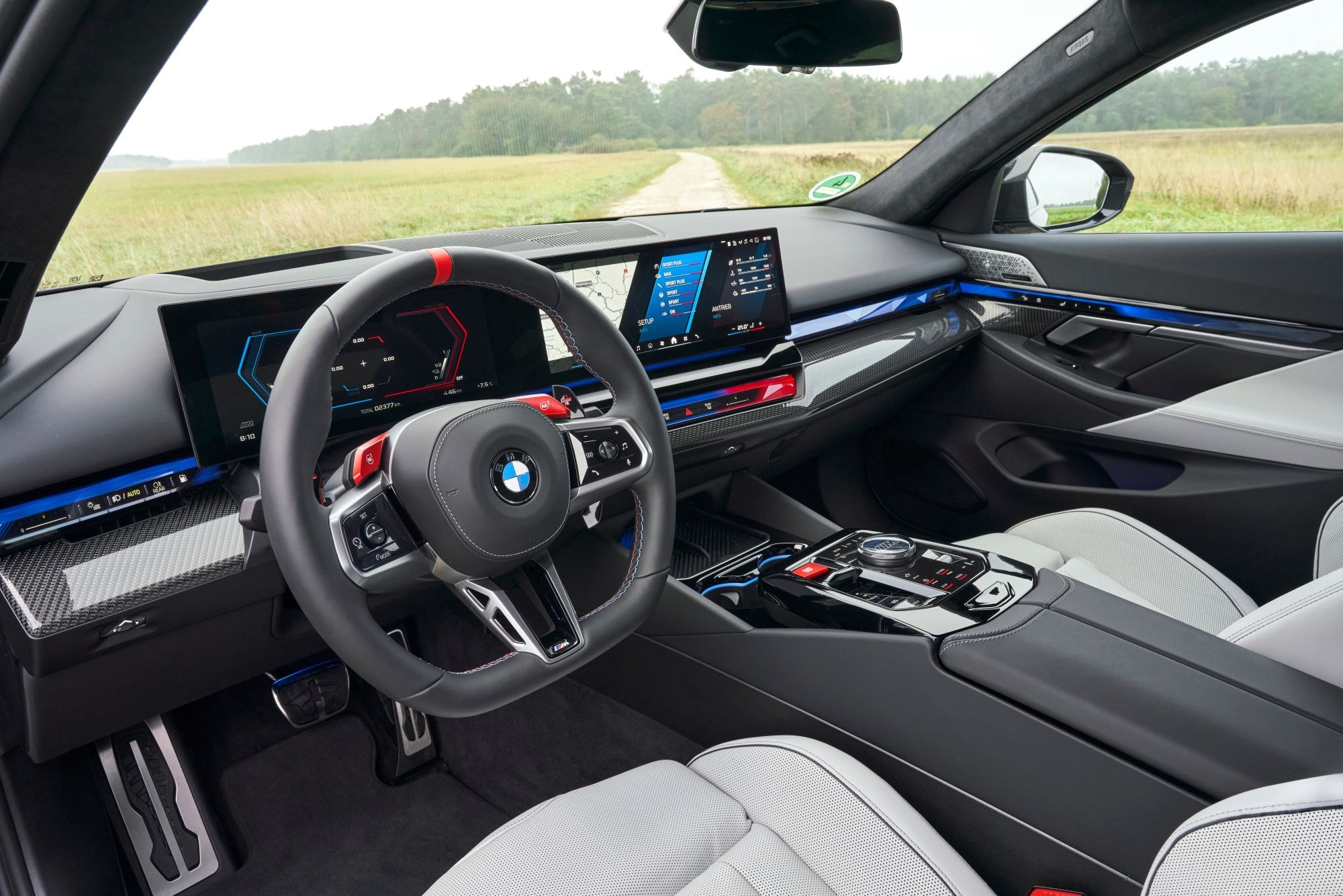 Performance en cada detalle, el BMW M5 a toda velocidad.