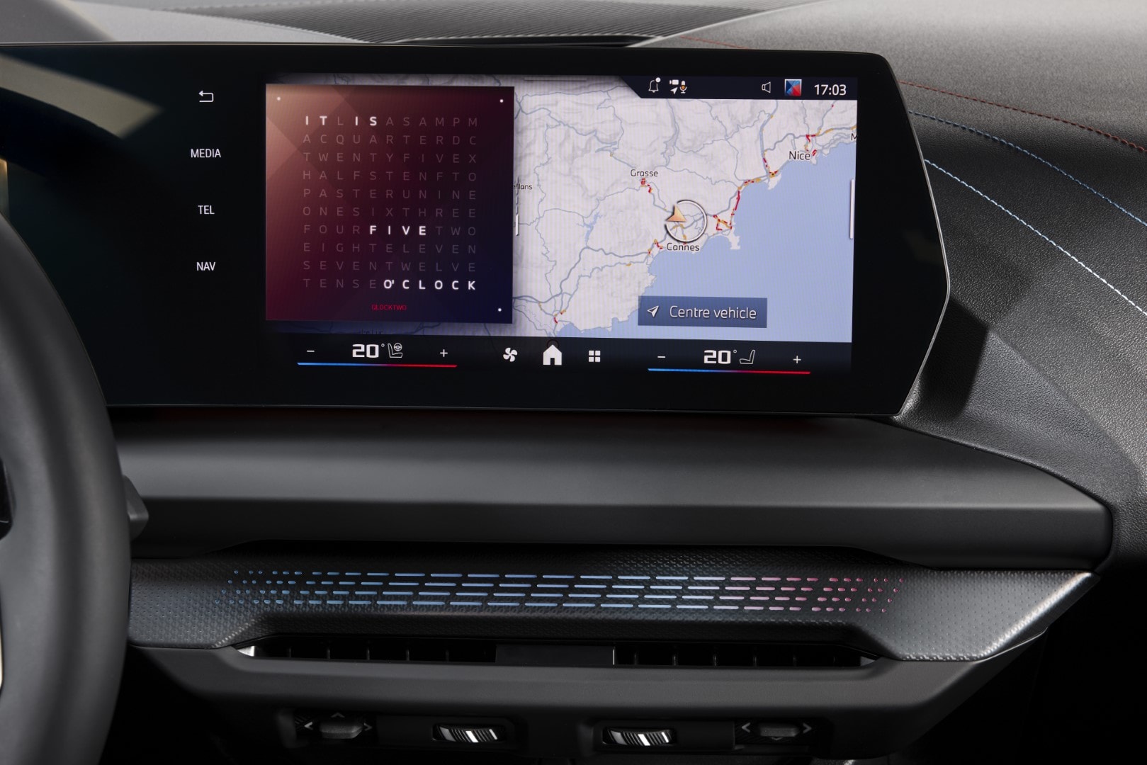Sistema de navegación del Serie 1 con pantalla de alta resolución y fácil uso.