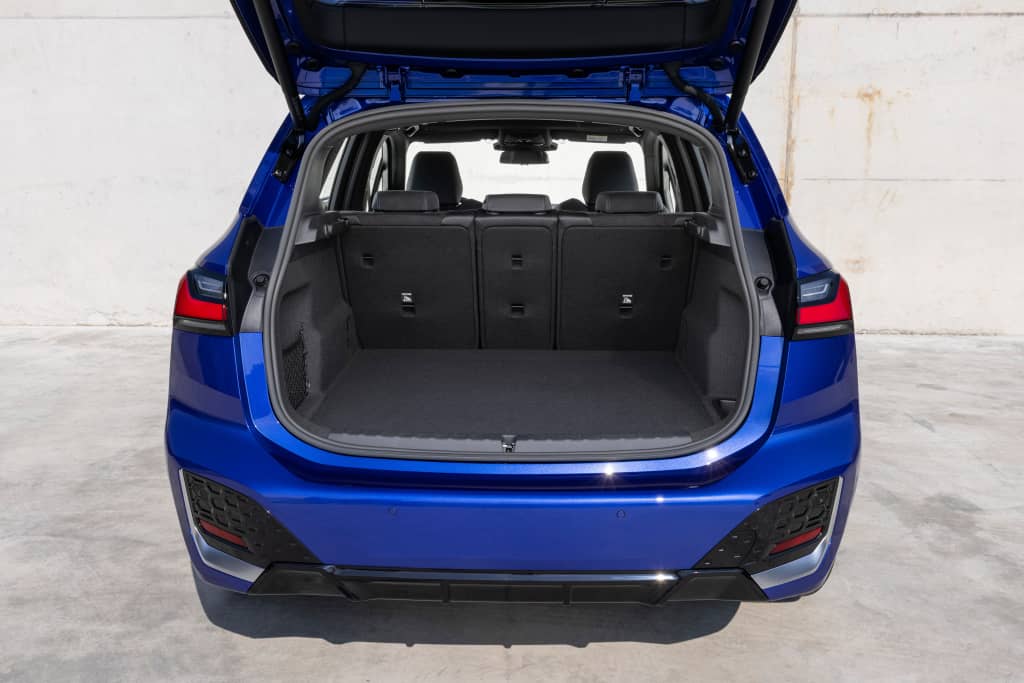 Vista del maletero abierto del BMW Serie 2 Active Tourer, amplio y funcional.