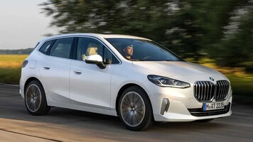 BMW Serie 2 Active Tourer exhibiendo su diseño en movimiento. BMW Serie 2 Active Tourer exhibiendo su diseño en movimiento.