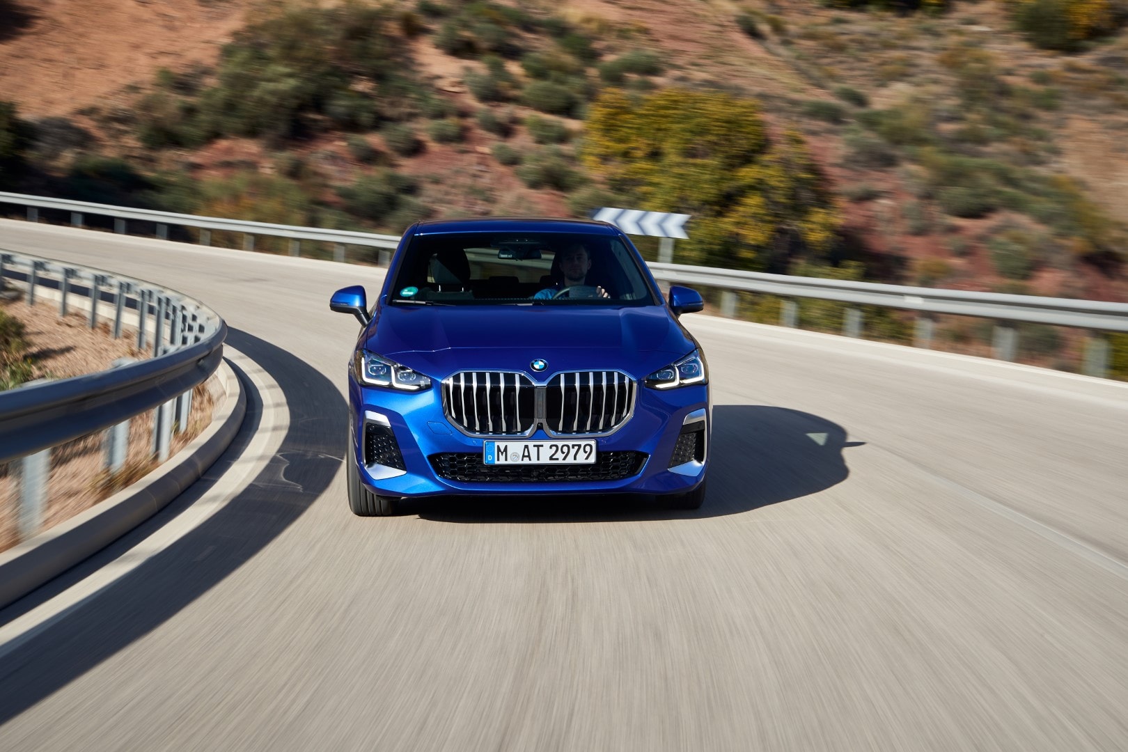 El BMW Serie 2 Active Tourer capturado en un entorno de conducción dinámica