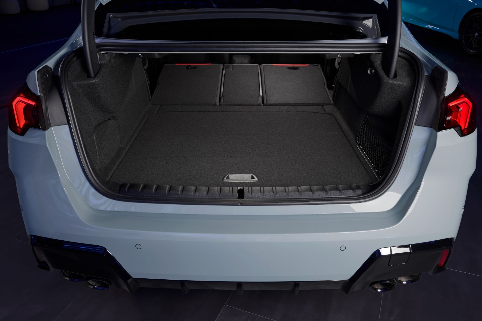 Vista lateral del BMW Serie 2 Gran Coupé, mostrando su diseño deportivo y elegante.