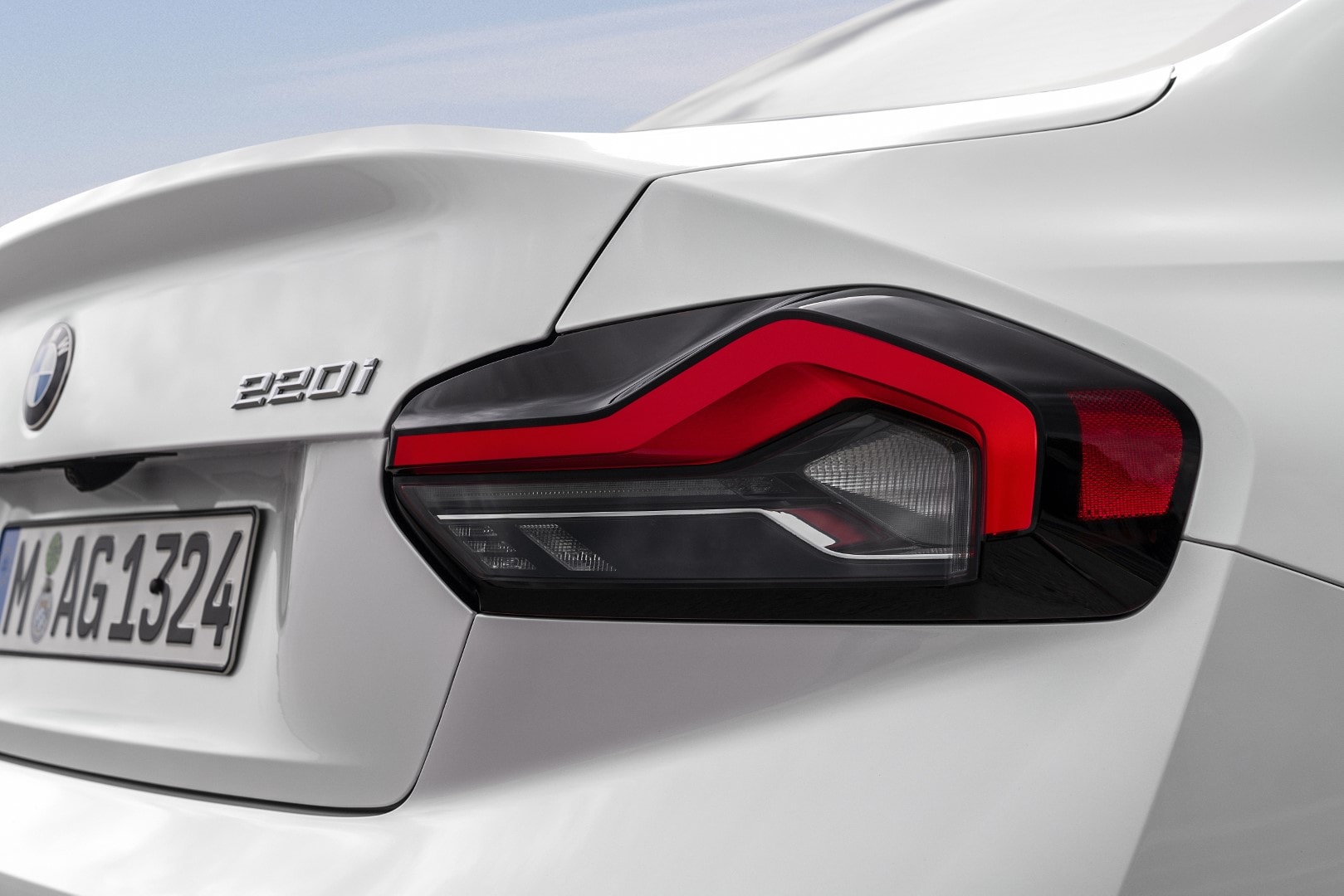 Faro trasero de BMW Serie 2 Coupé, resaltando su diseño distintivo.