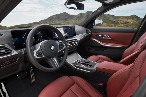 Vista del interior del BMW Serie 3 con enfoque en asientos y consola. Vista del interior del BMW Serie 3 con enfoque en asientos y consola.