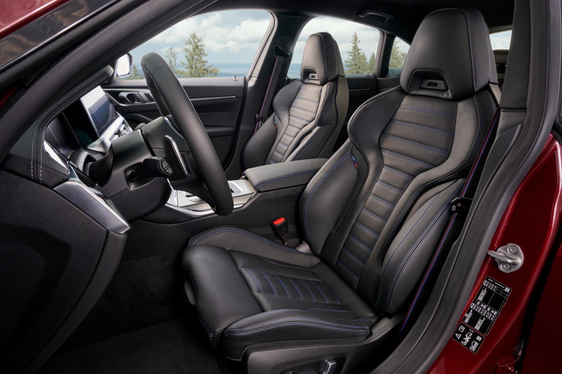 Cabina del BMW Serie 4 Gran Coupé con asientos de cuero de alta calidad.