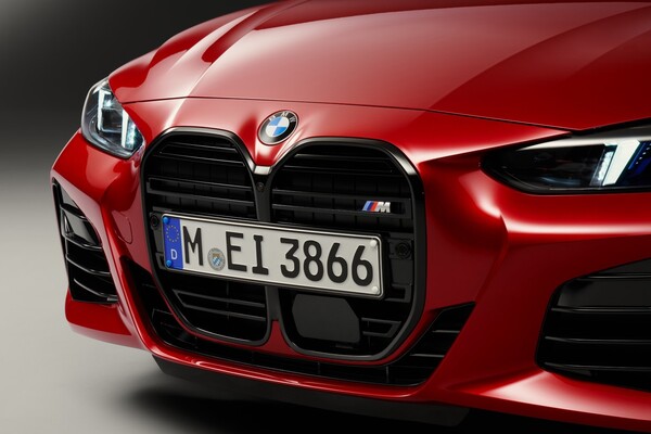Rostro agresivo del Serie 4 con la icónica parrilla de BMW. Rostro agresivo del Serie 4 con la icónica parrilla de BMW.