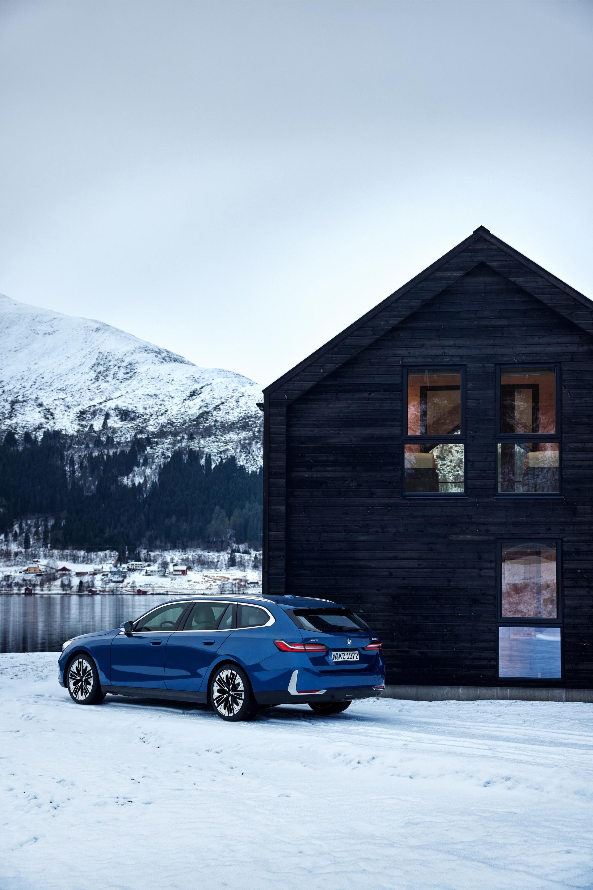 Perfil lateral del BMW Serie 5 Touring resaltando su diseño elegante.