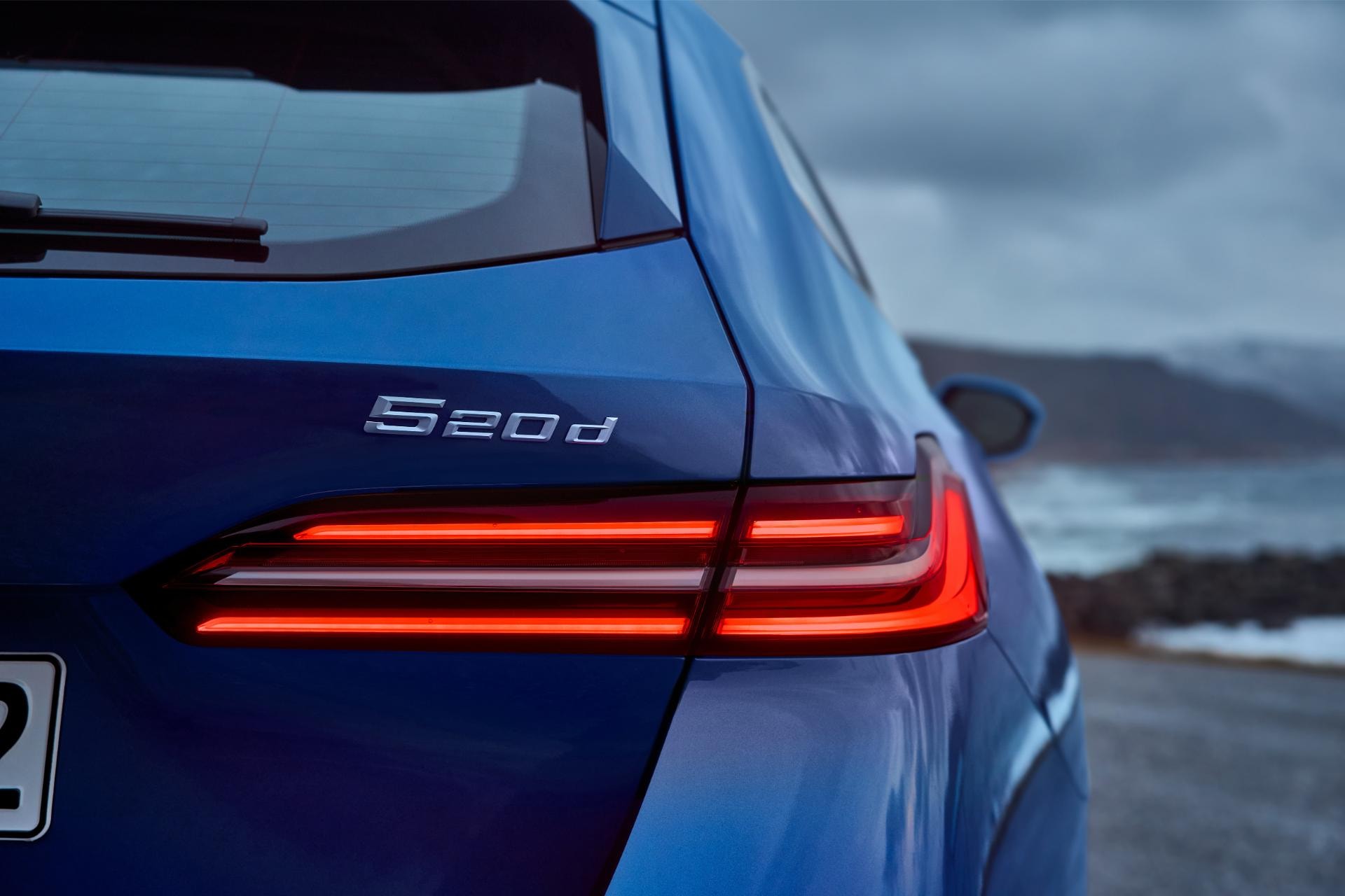 Detalle de las luces traseras y denominación 520d del BMW Serie 5 Touring.
