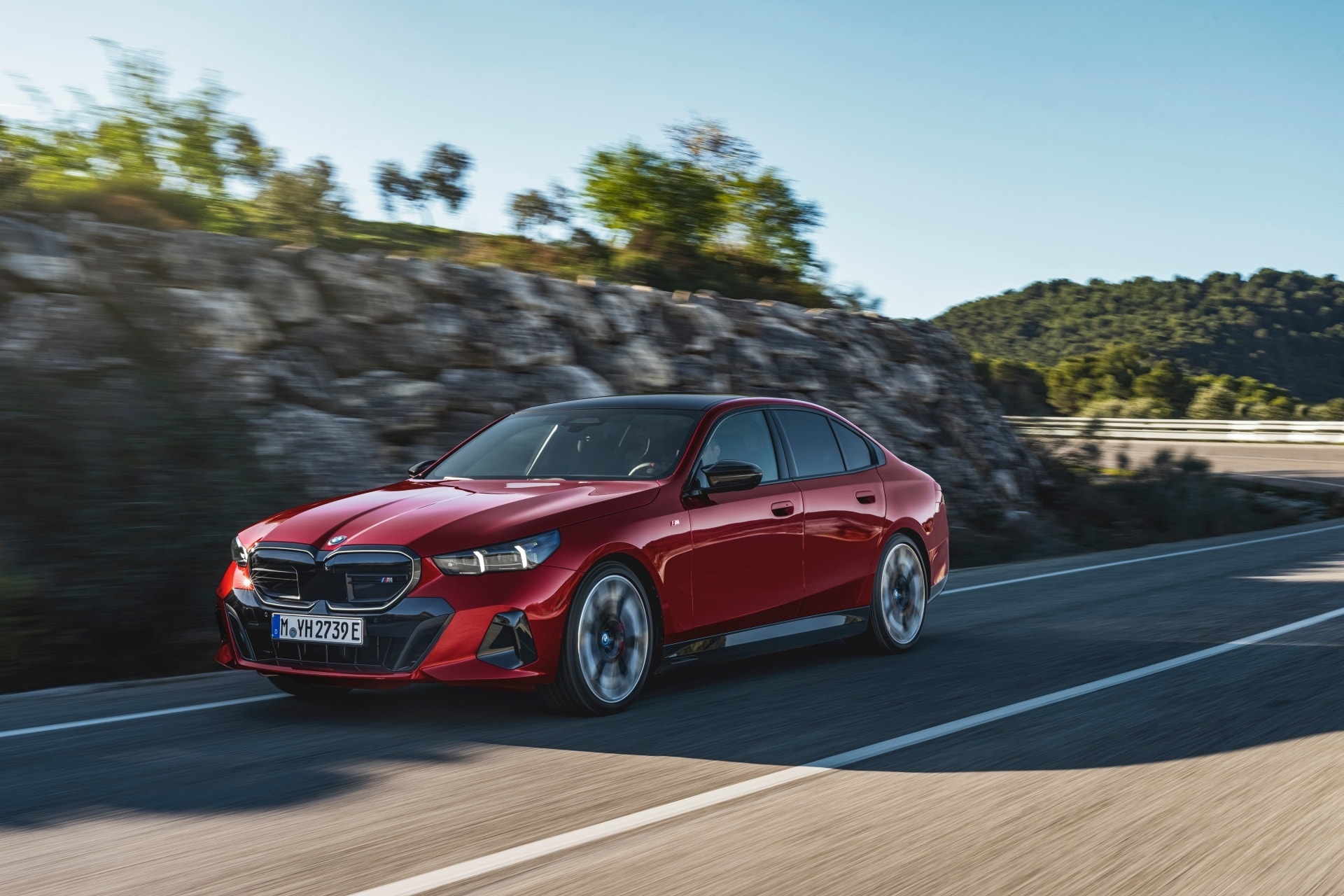 Captura dinámica del Serie 5 resaltando su estética y velocidad.