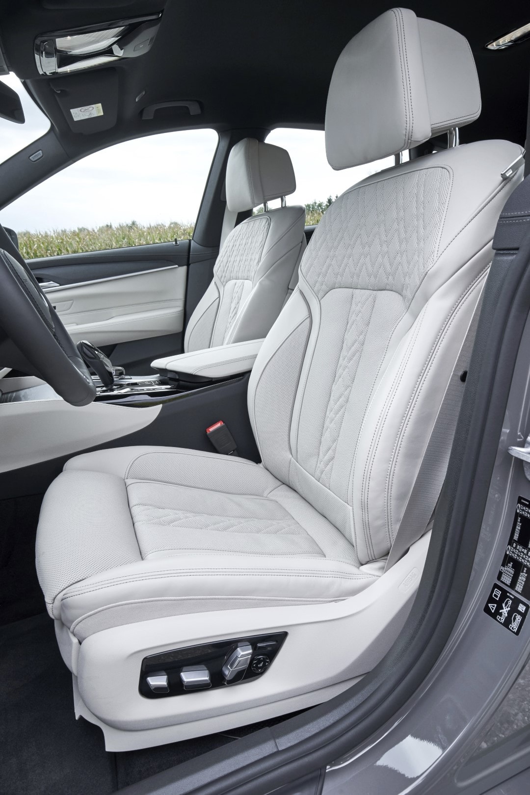 Asiento delantero del BMW Serie 6 GT, ergonómico y con ajustes eléctricos.
