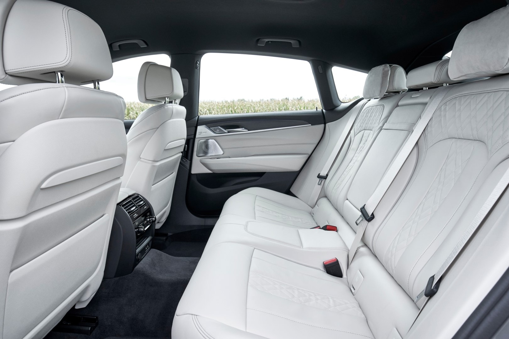 Asientos traseros del BMW Serie 6 GT, espaciosos y cómodos para los pasajeros.