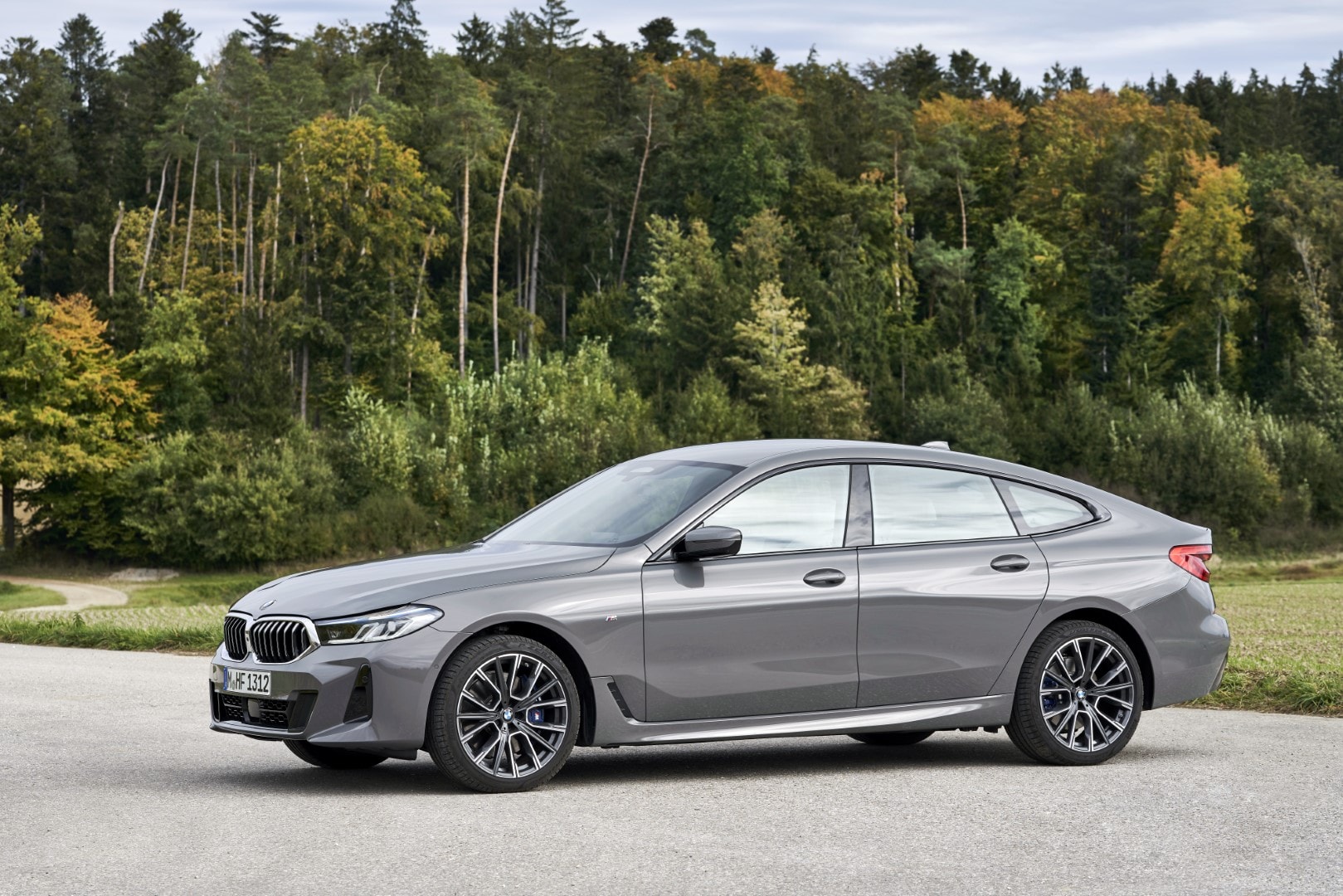 Vista lateral del BMW Serie 6 GT, destacando su diseño aerodinámico.