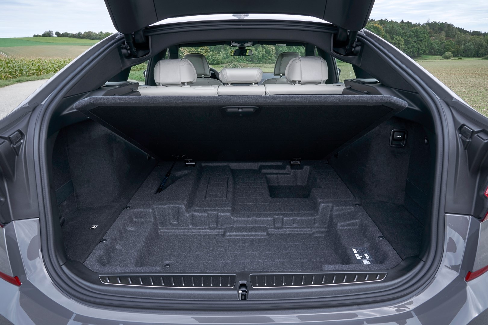 Vista del amplio maletero del BMW Serie 6 GT, ideal para equipaje voluminoso