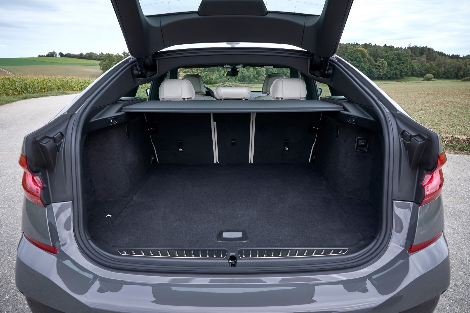 Amplio maletero del BMW Serie 6 GT, perfecto para viajes largos.