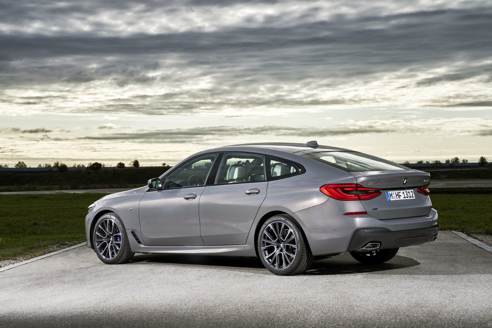 Vista posterior del BMW Serie 6 GT, combinando lujo y diseño deportivo