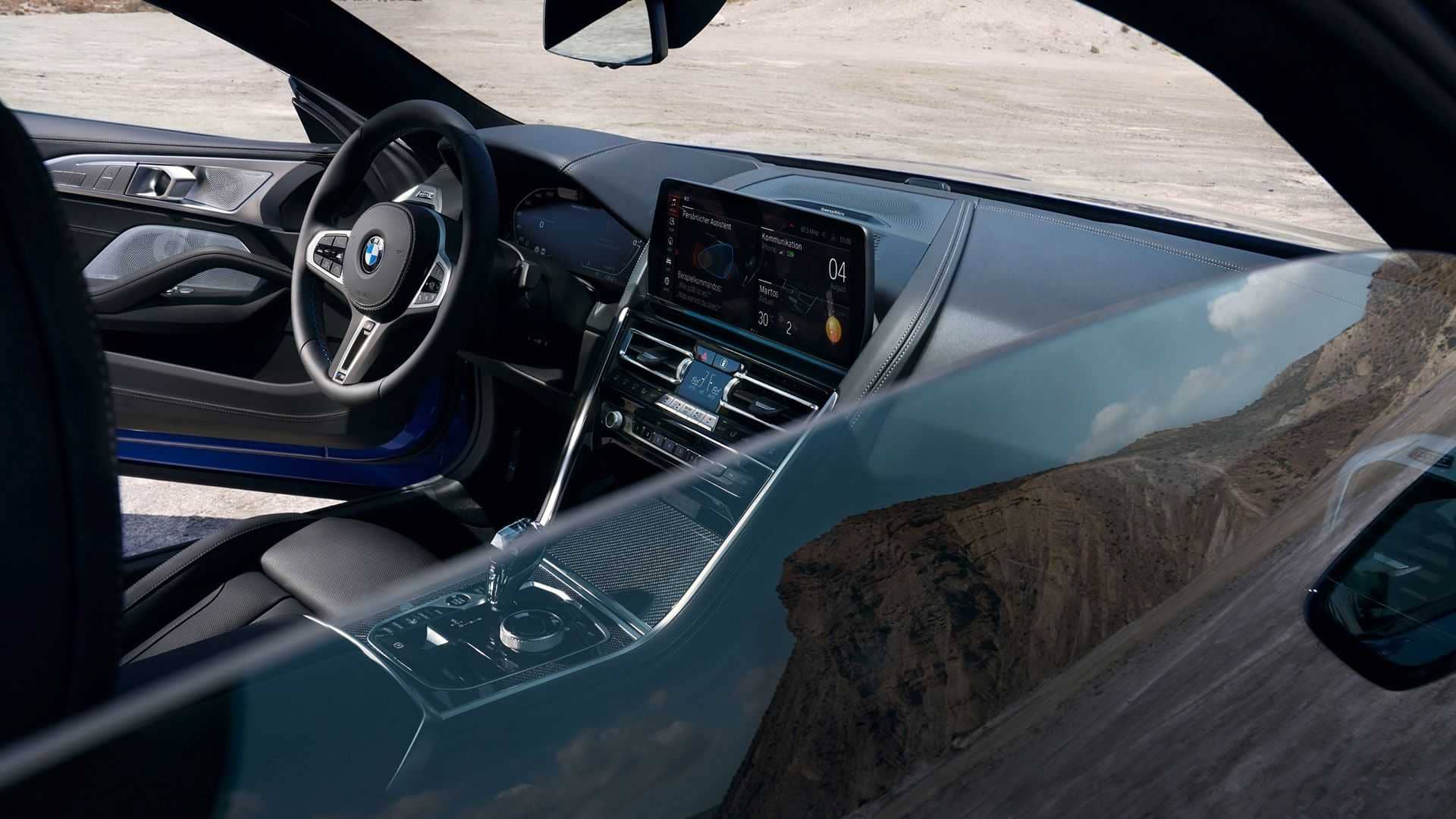 Cabina lujosa del BMW Serie 8 Coupé con acabados de alta calidad.