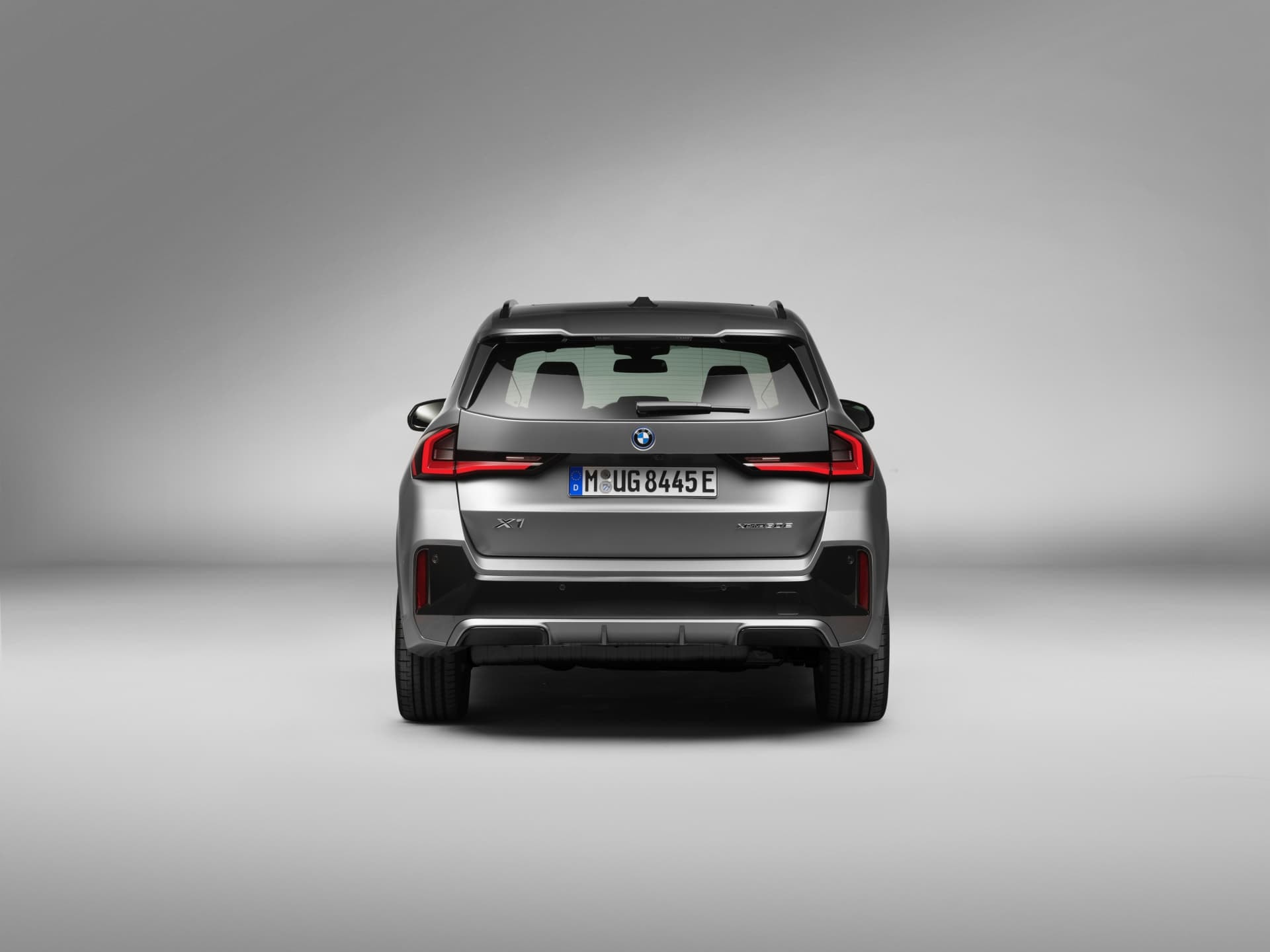 Imagen trasera del BMW X1 mostrando líneas y grupos ópticos característicos.