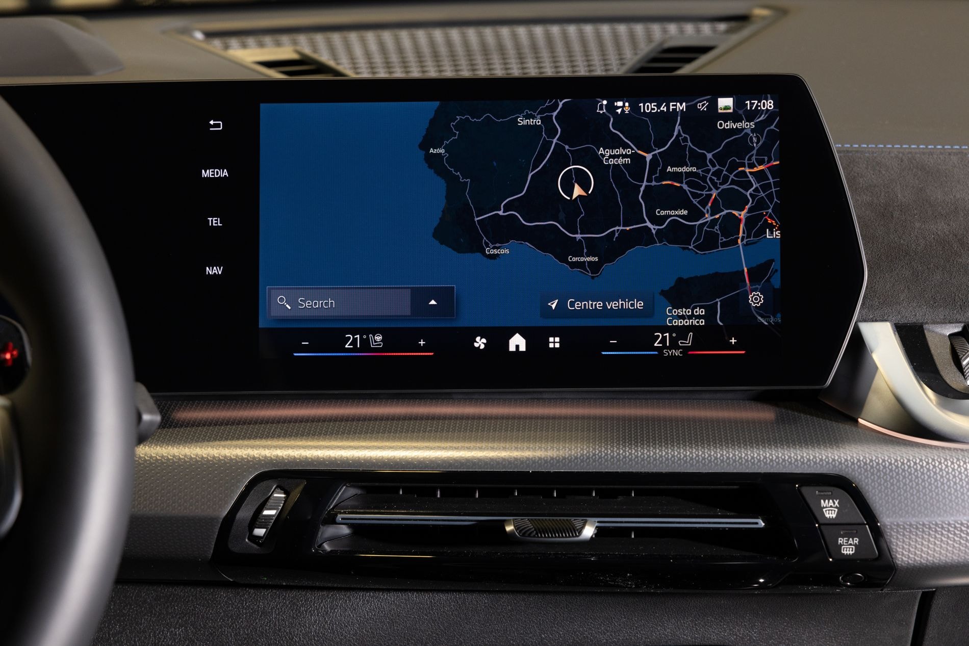 Detalle del espacio de almacenamiento en el maletero del BMW X2