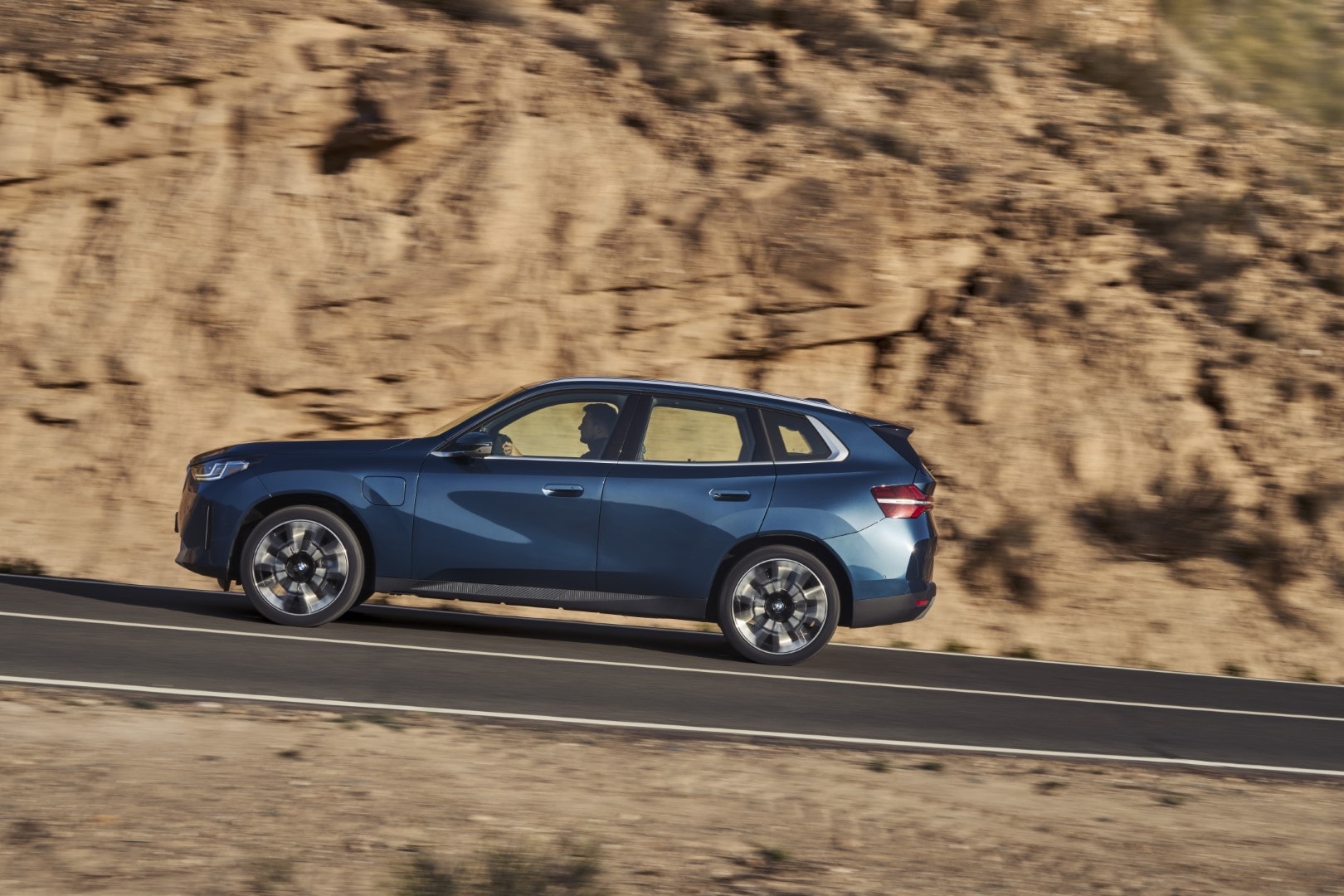 Asientos traseros del BMW X3 Híbrido, destacando su amplitud y confort.