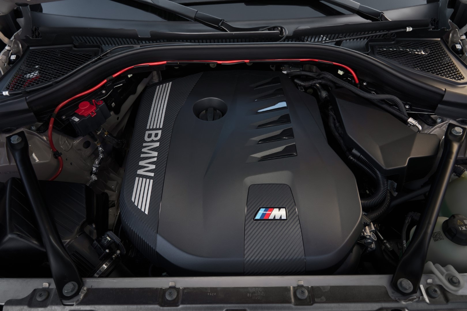 Vista del motor BMW M TwinPower Turbo del BMW X3.