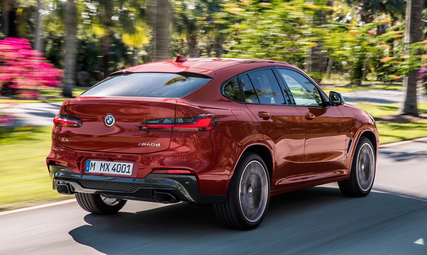 Imagen dinámica mostrando la parte trasera del BMW X4.