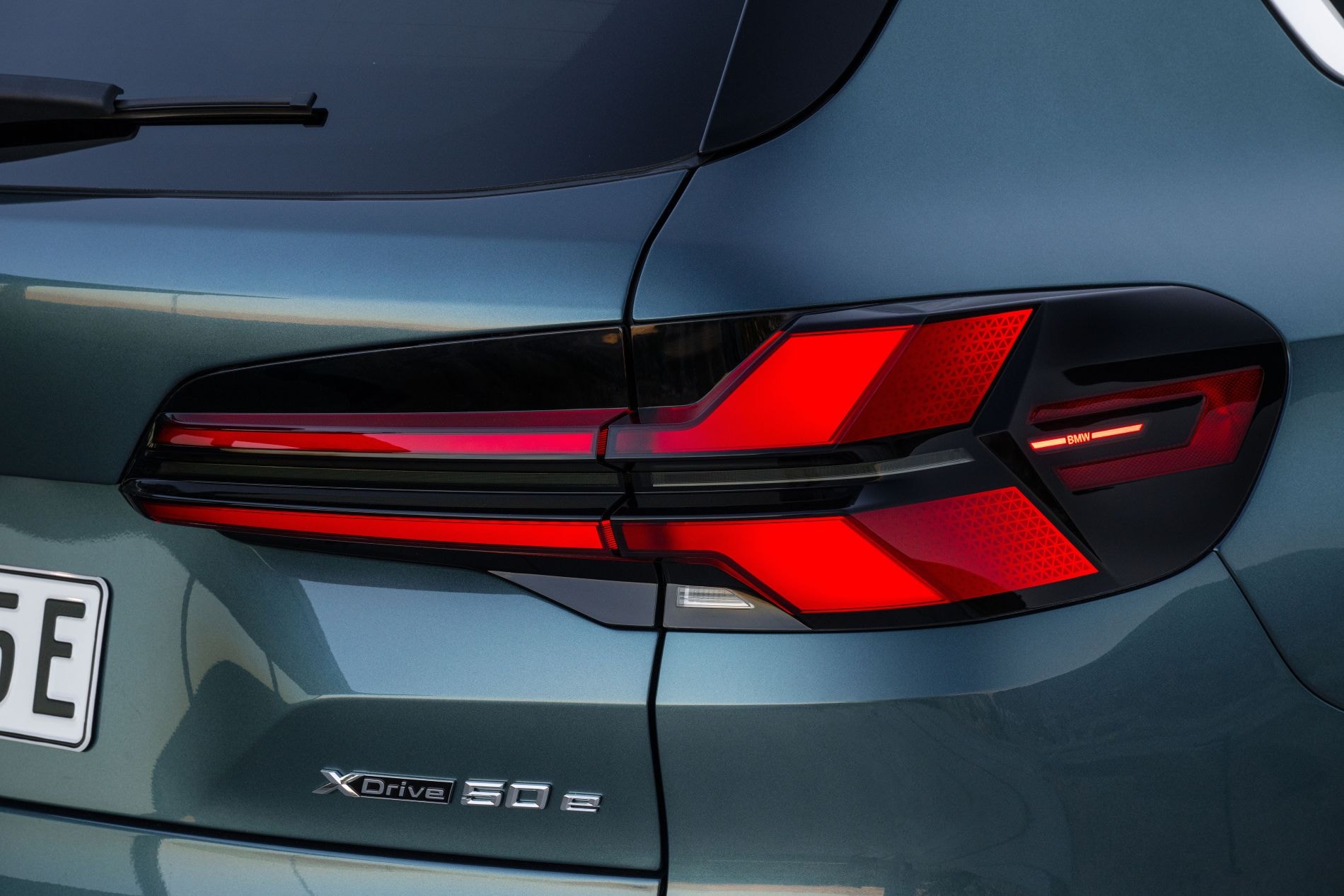 Aspecto moderno y tecnológico del interior delantero del BMW X5.