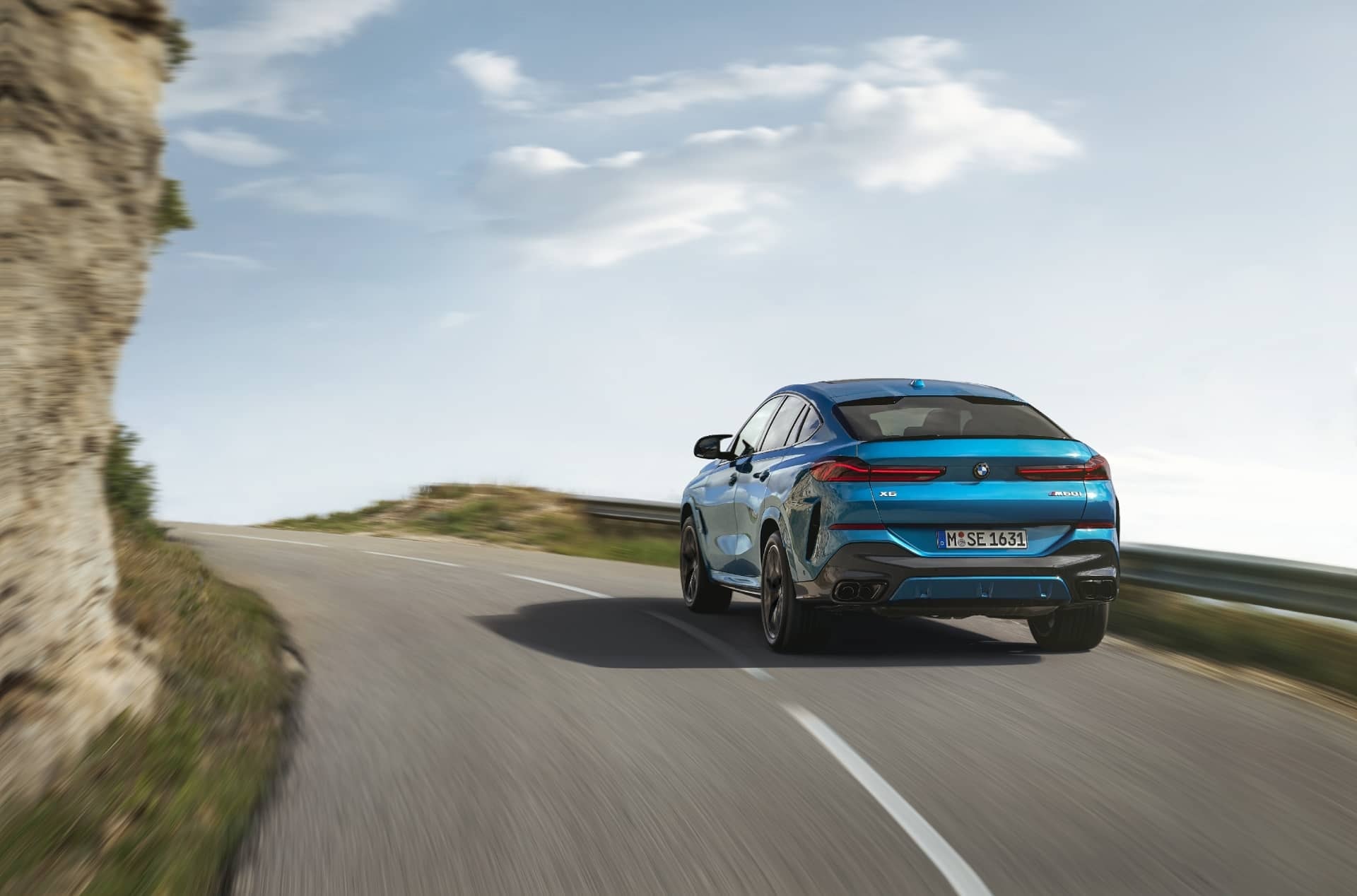 Combinación perfecta de naturaleza y diseño automotriz del BMW X6.