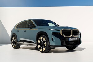 BMW XM con imponente parrilla frontal y línea lateral sofisticada. BMW XM con imponente parrilla frontal y línea lateral sofisticada.