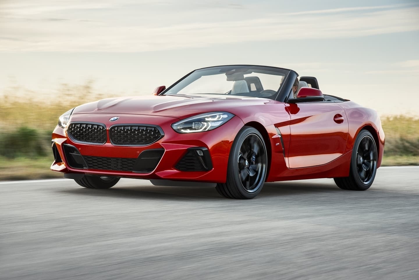 El frontal del BMW Z4 muestra su característica parrilla y faros afilados
